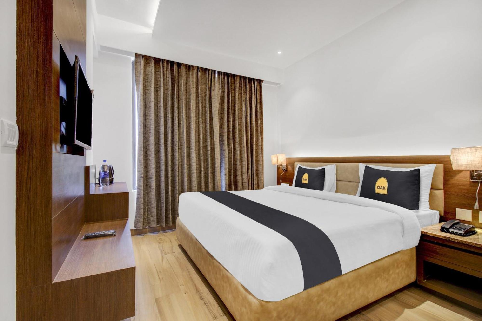 Super Townhouse Oak Aurelia Grand Hotel ลัคเนา ภายนอก รูปภาพ