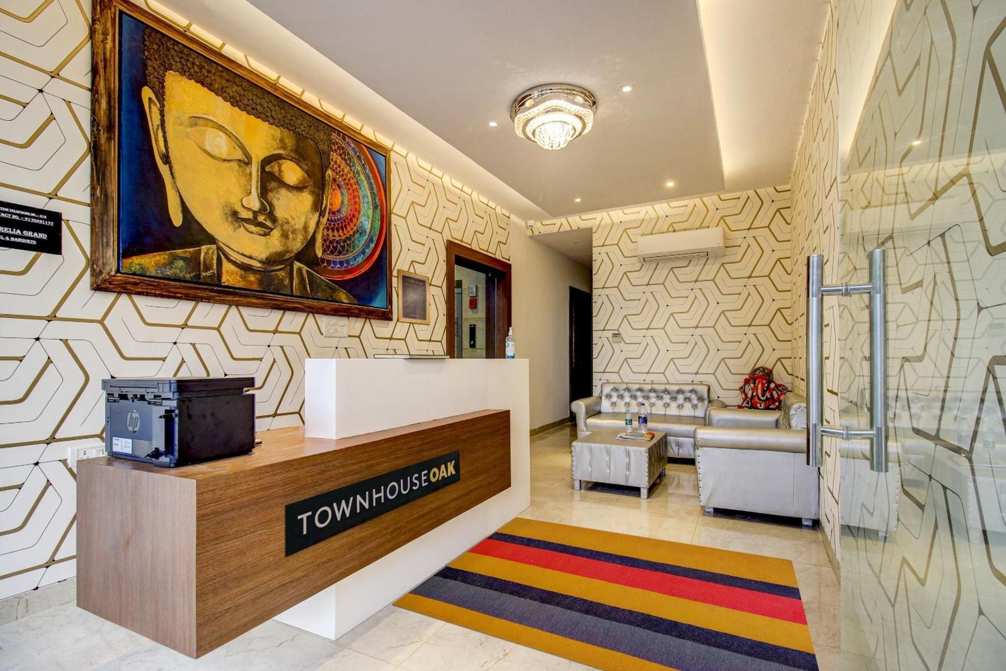 Super Townhouse Oak Aurelia Grand Hotel ลัคเนา ภายนอก รูปภาพ