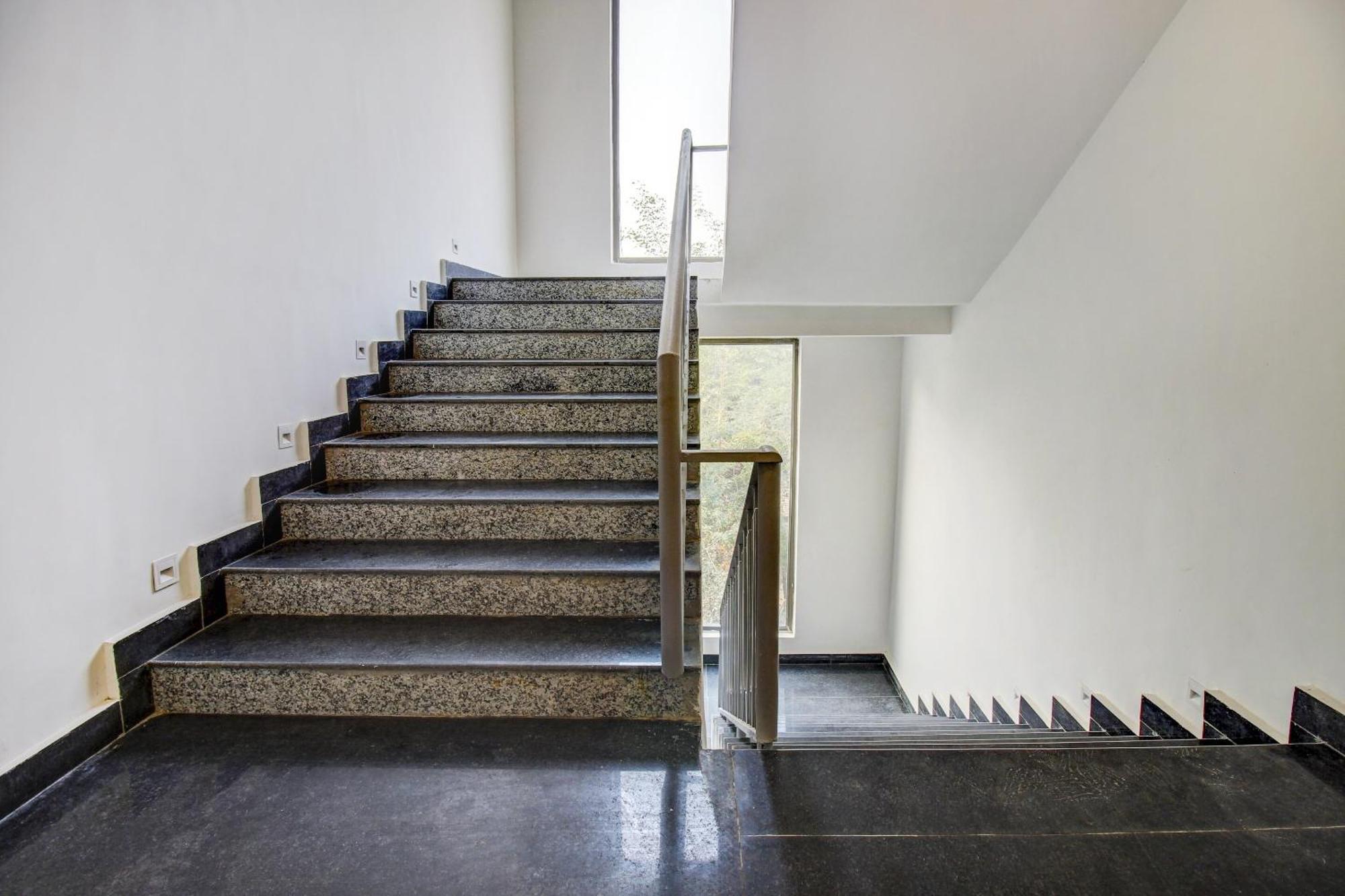 Super Townhouse Oak Aurelia Grand Hotel ลัคเนา ภายนอก รูปภาพ