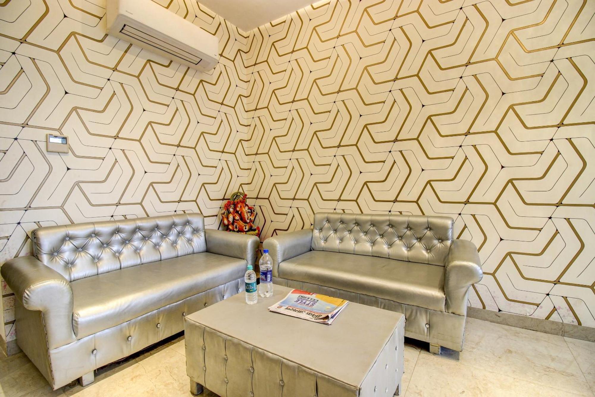Super Townhouse Oak Aurelia Grand Hotel ลัคเนา ภายนอก รูปภาพ