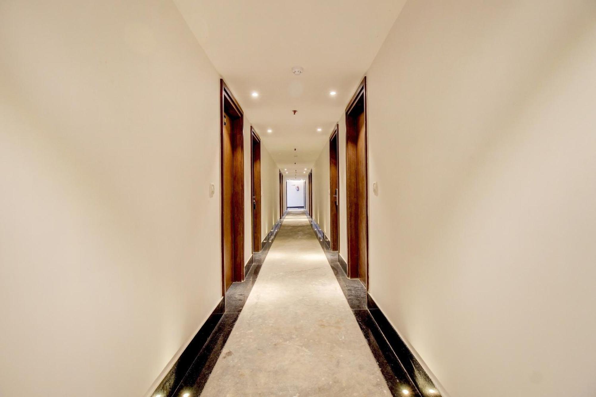 Super Townhouse Oak Aurelia Grand Hotel ลัคเนา ภายนอก รูปภาพ