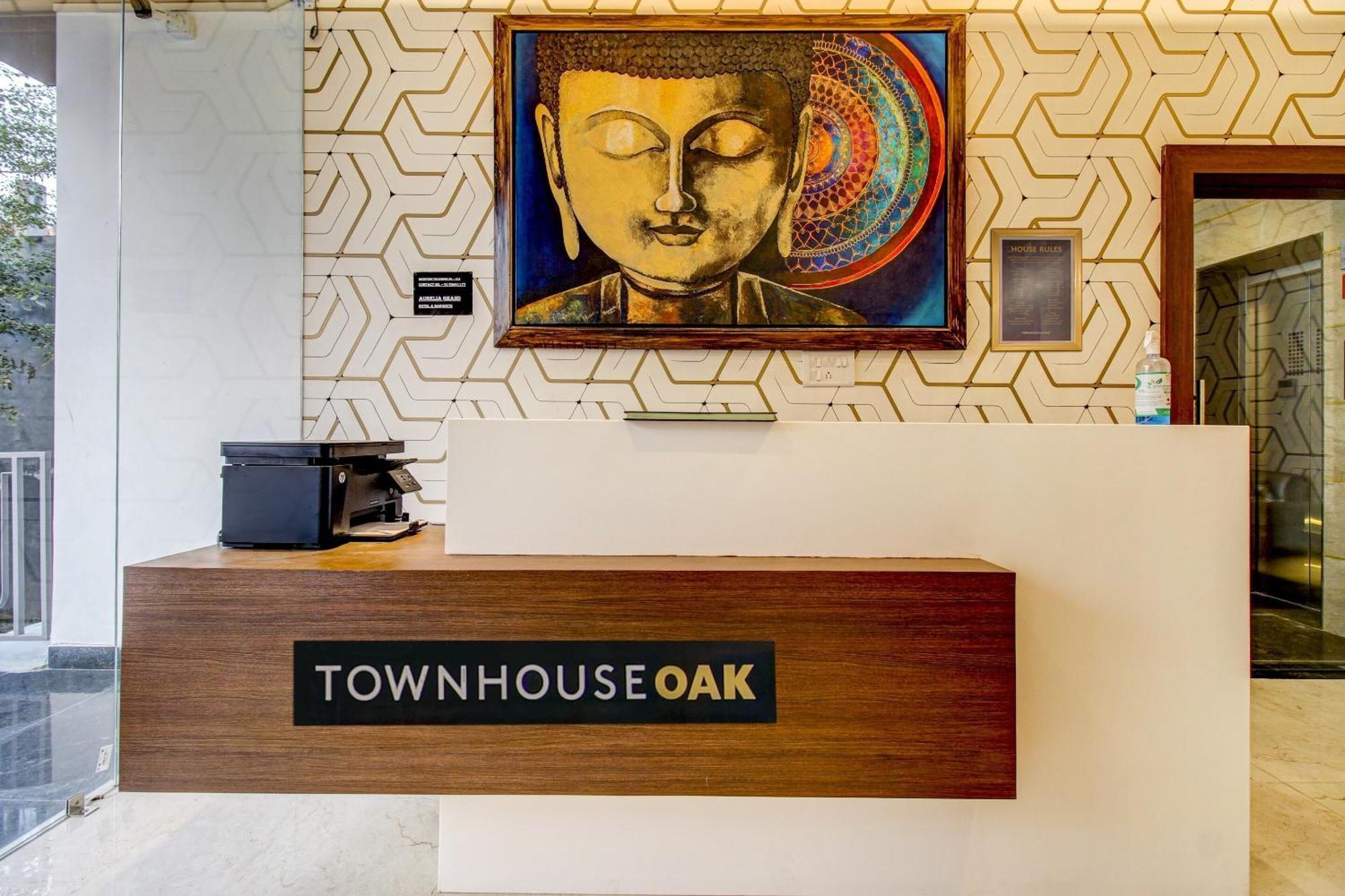 Super Townhouse Oak Aurelia Grand Hotel ลัคเนา ภายนอก รูปภาพ